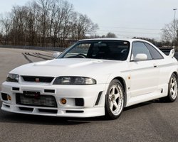 Знаменитый 30-летний Nissan в новом состоянии продали почти за миллион долларов (видео)