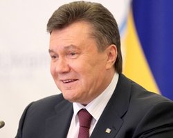 Янукович снова пообещал увеличить пенсии инвалидам войны