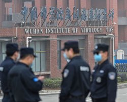 Пандемия COVID-19: ЦРУ теперь поддерживает теорию "утечки из лаборатории" в Ухане