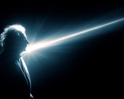 Физики попытались нарушить правило Эйнштейна о скорости света: что из этого вышло