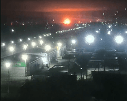 Дроны ударили по одному из крупнейших НПЗ на юге России (видео)