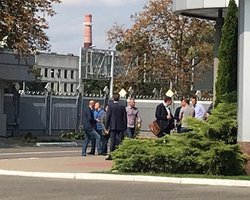 Зеленский, Богдан и Баканов приехали встречать моряков и политзаключенных