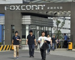 На заводе по сборке iPhone подрались 2000 человек