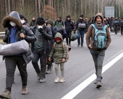 "Прощупывают защиту границ", - глава Нацполиции о движении мигрантов в Украину (фото)