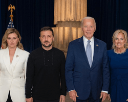 С колосками ржи: символизм образа Владимира Зеленского на встрече с Байденом (фото)