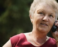 Мобильные операторы с прибылью, благодаря 50-летним