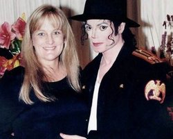 Бывшая жена Джексона Дебби Роу хочет получить своих детей