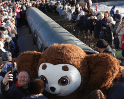 Операція "Поток": тисячі росіян зібрались подивитись на трубу і послухати пісню про неї (відео)