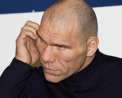 Валуев прибыл в Нюрнберг на бой с Хэем