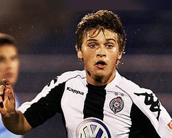 Шахтер хочет приобрести лидера Партизана Льяича