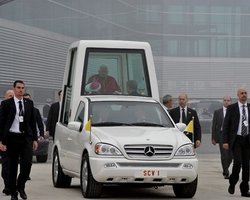 В Германии в режиме строгой секретности строят новый папамобиль