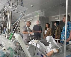 Стрілянина у Києві: 12-річний хлопчик і його мати вперше побачилися у лікарні після теракту