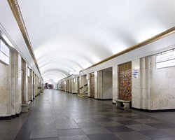  В Киеве остановилось метро: на рельсы упал человек 