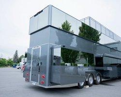 Дворец на колесах: как выглядит самый дорогой автодом в мире за $5 миллионов (фото)