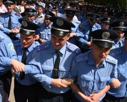 Более 80 тысяч милиционеров будет привлечено к охране выборов, - Аваков