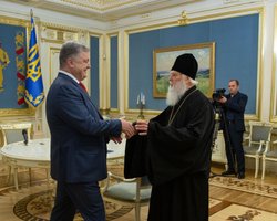 Патриарх Филарет лично поздравил Порошенко с победой на пути к автокефалии