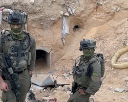 Ад под Газой: журналисты показали, как выглядят туннели ХАМАС, где месяцами держали заложников