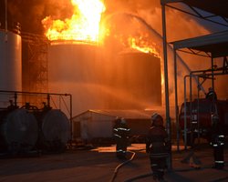 На нефтебазе БРСМ выгорело 4 резервуара, - Аваков