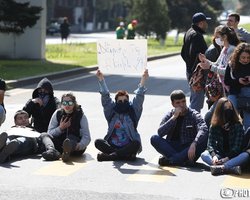В Ереване продолжают задерживать митингующих, на улицы выходят все больше людей