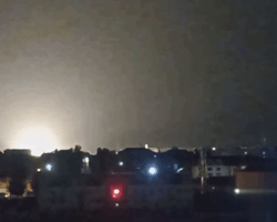 В Крыму прозвучали взрывы: в сети сообщают о "прилете" по нефтебазе в Феодосии (видео)