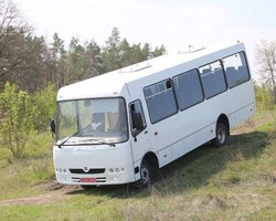 Позашляховий "Богдан": в Україні почали виробляти маршрутку з повним приводом (фото)