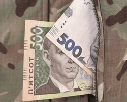 Кредит ЄС можуть спрямовувати на зарплати ЗСУ: нардеп пояснив, у чому унікальність цієї допомоги