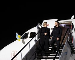 Самолет Зеленского в Ирландии преследовали дроны: у президента отреагировали