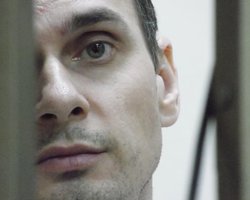 У Олега Сенцова в тюрьме есть "красный угол" с телевизором, который можно смотреть по расписанию