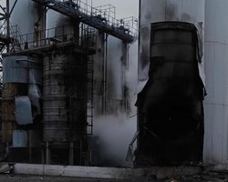 Россияне атаковали порт в Одесской области: разрушено гражданское судно, есть пострадавшие (фото)