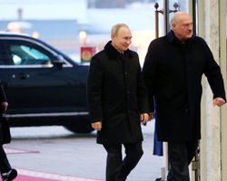"Тревожит роль Беларуси в войне": у Байдена оценили переговоры Путина и Лукашенко