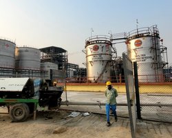 Связана контрактами: Индия продолжит покупать российскую нефть, — Reuters