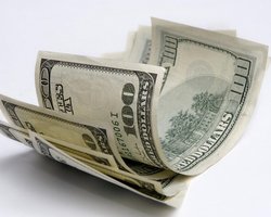 Аналитики: Нацбанку вряд ли удастся предотвратить дальнейшее снижение резервов