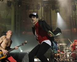Red Hot Chili Peppers в ближайшее время выпустят 18 новых песен