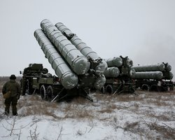 Ракеты с кассетной частью: опубликованы кадры удара ATACMS по ЗРК С-400 в Курской области (видео)