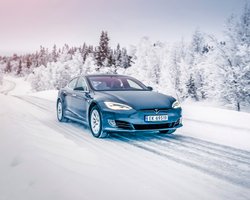 Обережність — понад усе: основні правила їзди на авто в ожеледицю та снігопад