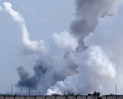 Евакуація мешканців, "диверсія" та режим НС: що відомо про вибухи у Криму (відео)