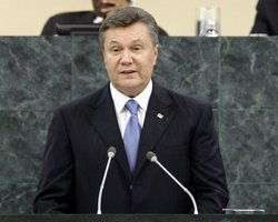 Янукович недоволен, что российские СМИ "унижают Украину"