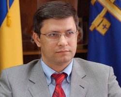 Состояние облитого кислотой зама киевского губернатора стабильное