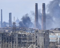 ВС РФ продолжают обстреливать "Азовсталь", где остаются украинские военные, — ISW