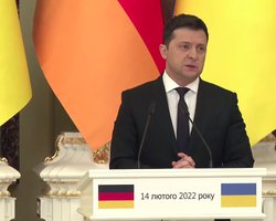 "Моя семья всегда со мной", — Зеленский опроверг слухи о выезде его родных из Украины