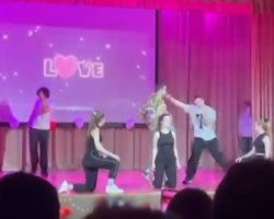 "Импровизированная сценка": в школе №309 прокомментировали инцидент с имитированным избиением военного