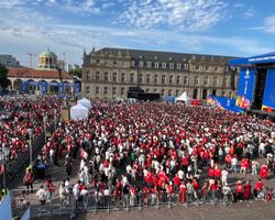 Мужчина напал с ножом на трех фанов во время матча Евро-2024: что известно