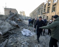 Шмигаль показав Рютте, який вигляд має зруйнована ТЕЦ у Києві (фото, відео)