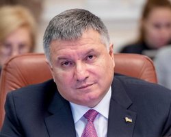 Свежая декларация Авакова: годовой доход в 5,4 млн грн и коллекции вин, монет и марок