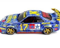 Яркий спорткар Nissan посвятили футболисту сборной Японии (фото)