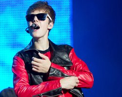 Джастин Бибер стал артистом года на American Music Awards