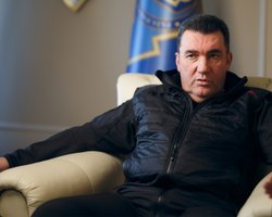 "Включили свет, чтобы тараканы разбежались": Данилов считает санкции СНБО "конституционными"