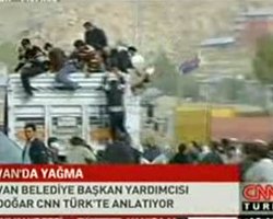 В Турции мародеры разграбили грузовик с гуманитарной помощью