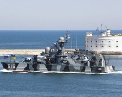 Флот РФ останется в Крыму после 2017 года, - визит Медведева