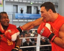 Тренер посоветовал Кличко "тупо бить Питера"